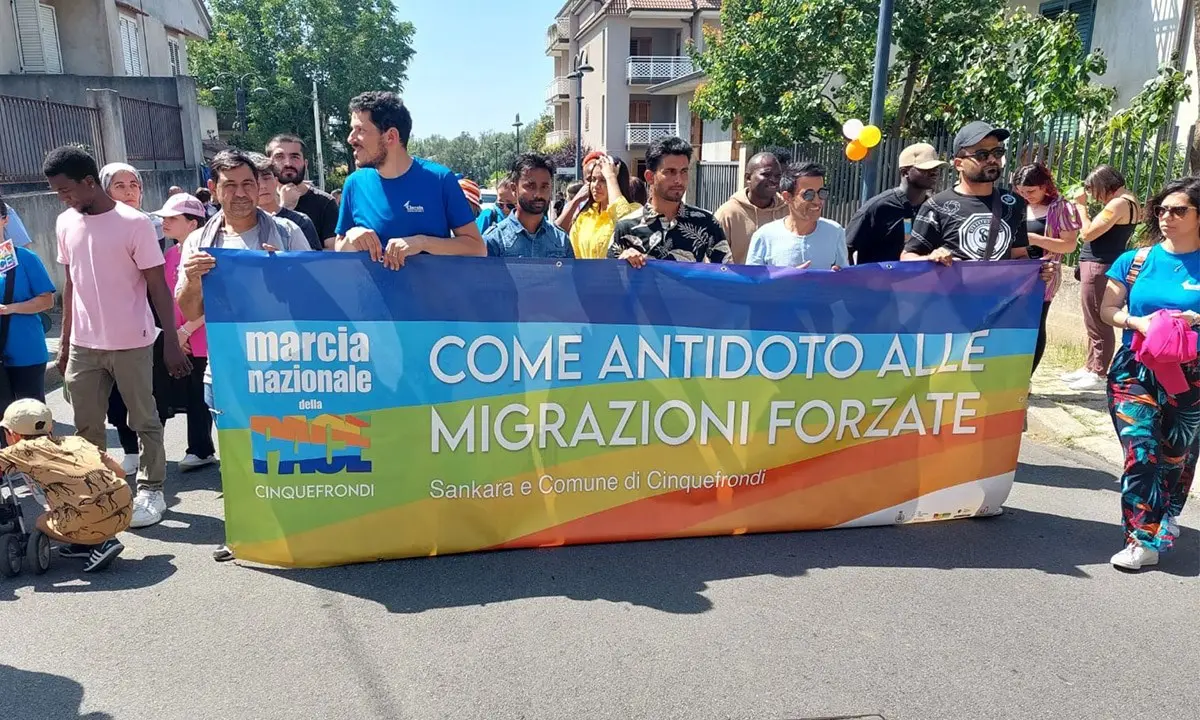 Da Cinquefrondi tutti in marcia per la pace: in duemila sfilano per le vie del centro