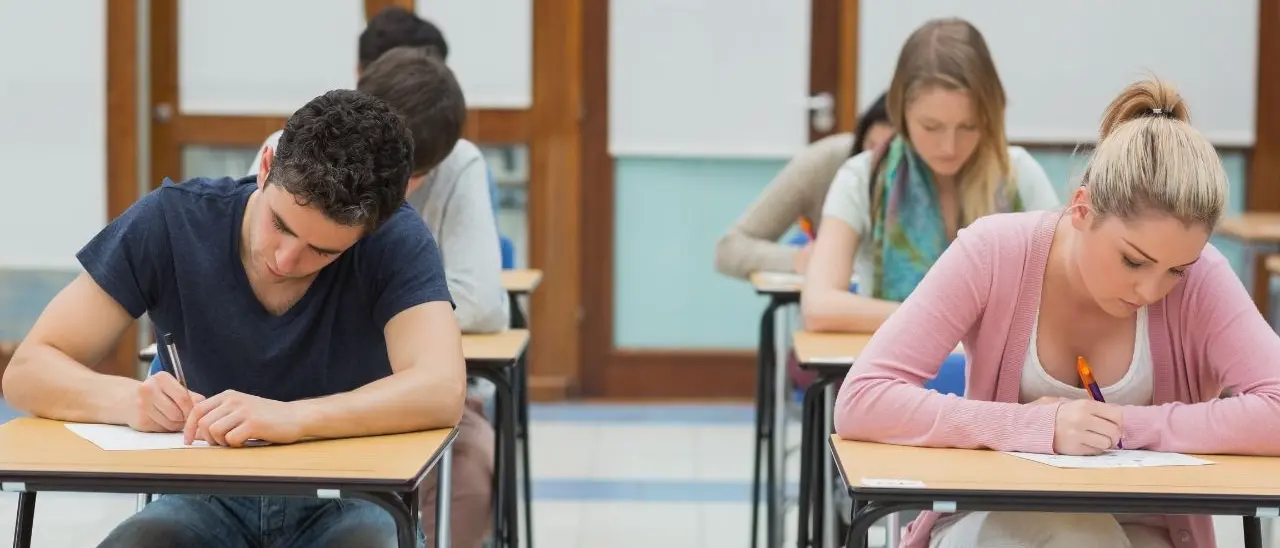 Maturità 2023, domani al via la prova scritta per oltre 500mila studenti: come funziona e le possibili tracce