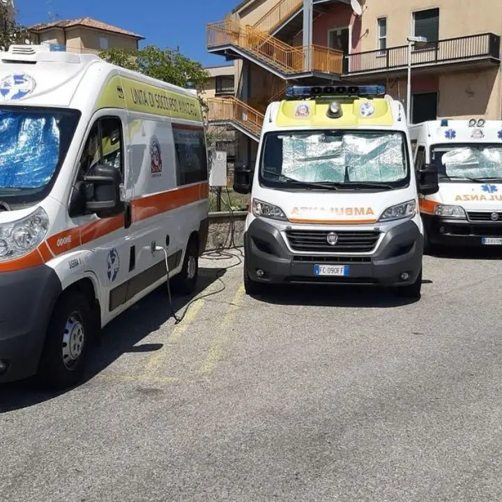 San Giovanni in Fiore, partorisce in ambulanza durante il viaggio di 50 chilometri a Crotone: felicità e polemiche