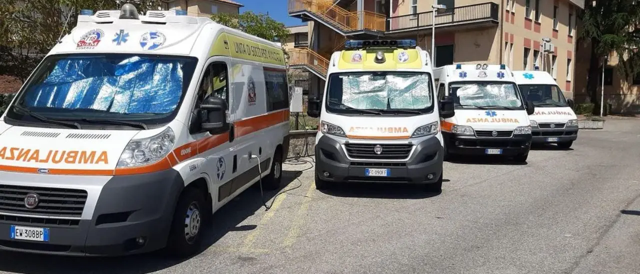 San Giovanni in Fiore, partorisce in ambulanza durante il viaggio di 50 chilometri a Crotone: felicità e polemiche