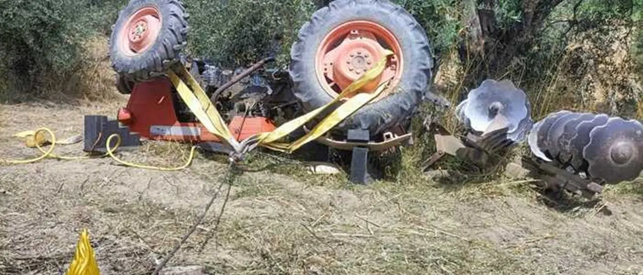 Un altro incidente col trattore in Calabria: morto un 74enne nel Crotonese