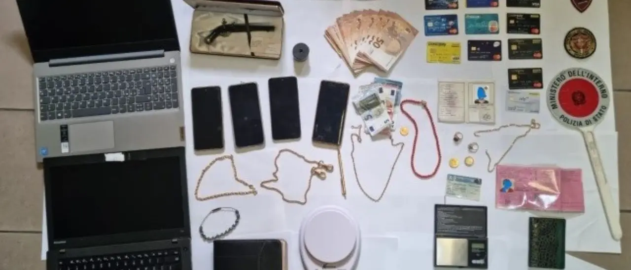 Crotone, si finge poliziotto per farsi consegnare soldi da una 84enne: arrestato un 40enne