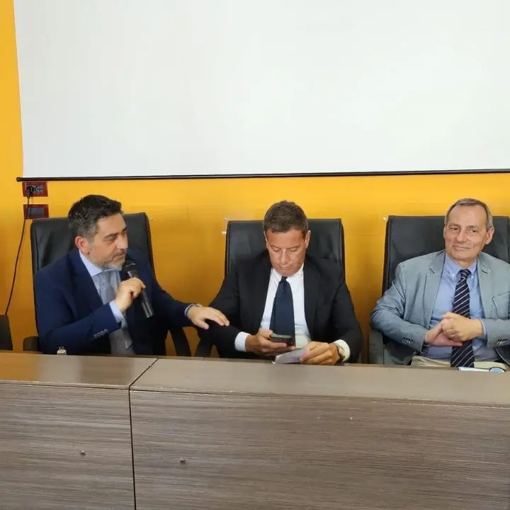 Viaggiare in città con meno di 7 euro al mese, Reggio Calabria lancia il Pon Metro