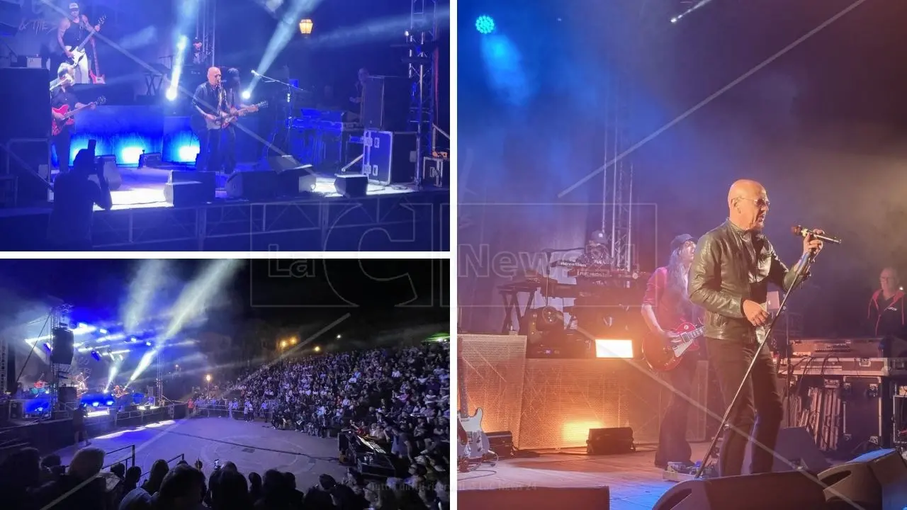 San Giovanni in Fiore, Enrico Ruggeri incanta il pubblico al teatro dell’Abbazia Florense