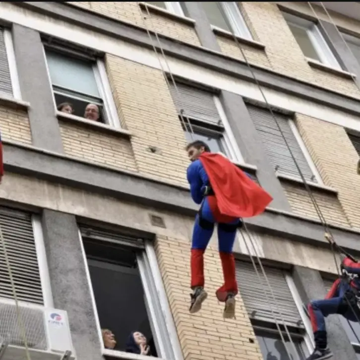 Non ce l’ha fatta il bimbo di sette anni malato che si era circondato di supereroi
