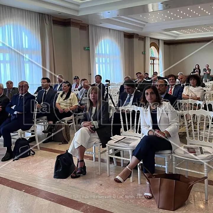 Incontro sul Ponte sullo Stretto a Villa San Giovanni, il convegno è un grande flop