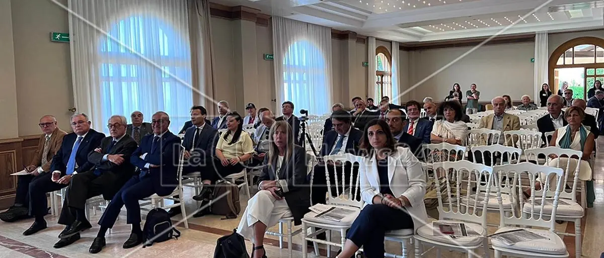 Incontro sul Ponte sullo Stretto a Villa San Giovanni, il convegno è un grande flop