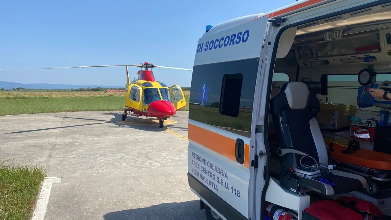 «Al 118 due infermieri e un medico per turno, non supereremo l’estate»: gli operatori scrivono al prefetto e vanno in Procura