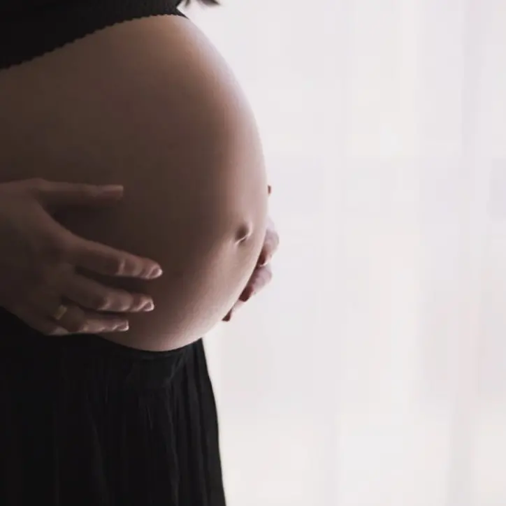 Ospedali lontani e reparti chiusi, le associazioni femminili a Occhiuto: «Riprendere la proposta di legge sul parto a casa»