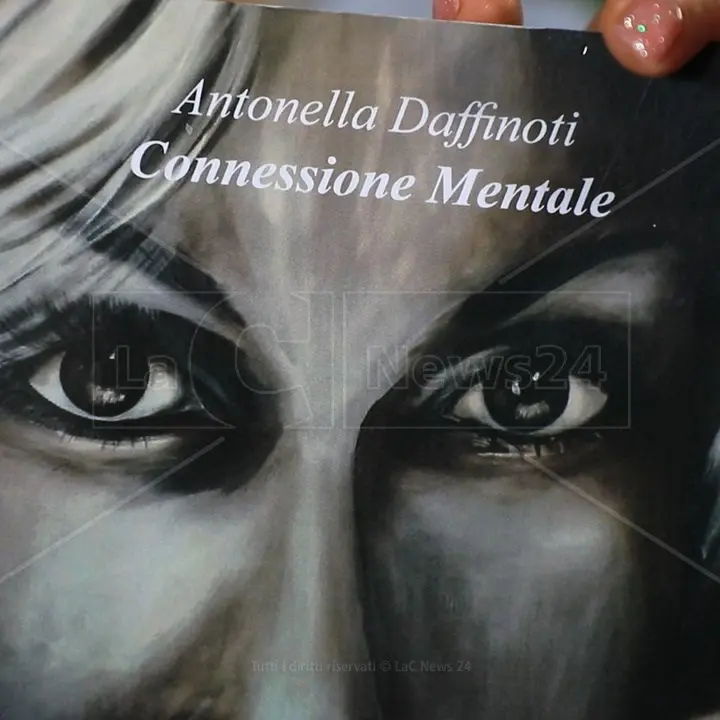 Come nasce un libro, la storia della scrittrice vibonese Daffinoti nella nuova puntata di LaC Storie