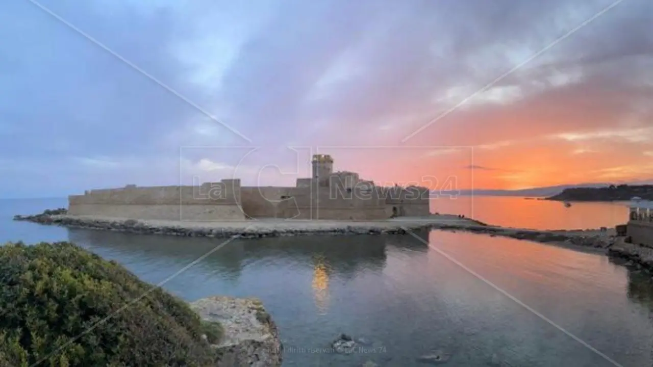 Isola Capo Rizzuto, domani la cerimonia di consegna della Bandiera blu e la presentazione della stagione estiva