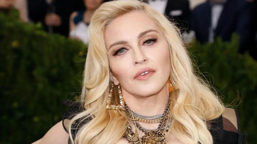 Grave infezione batterica, Madonna finisce in terapia intensiva