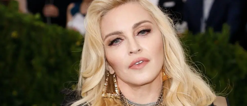 Grave infezione batterica, Madonna finisce in terapia intensiva