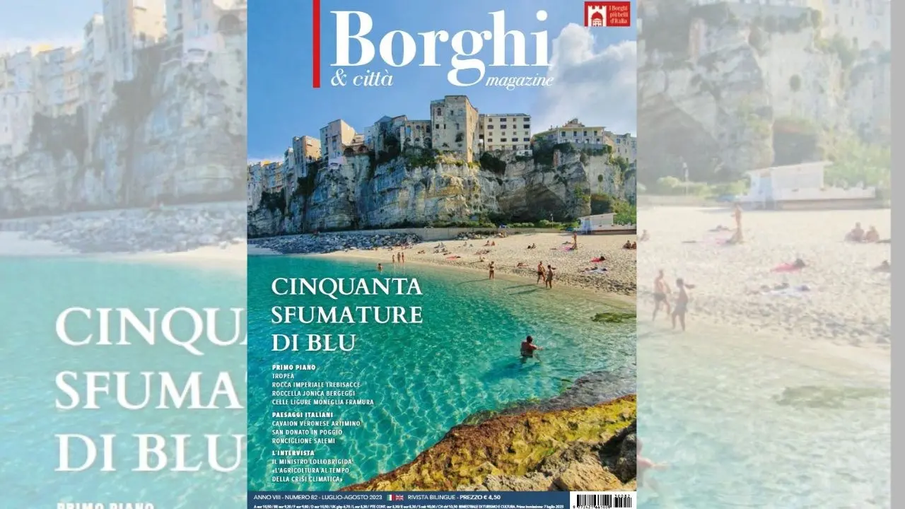 “Cinquanta sfumature di blu”, Tropea conquista la copertina della rivista sui borghi più belli d’Italia