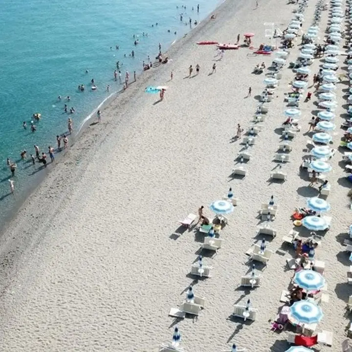 «Il mare è pulito»: i sindaci di Calopezzati e Cariati rassicurano dopo l’allarme lanciato per la discarica di Scala Coeli