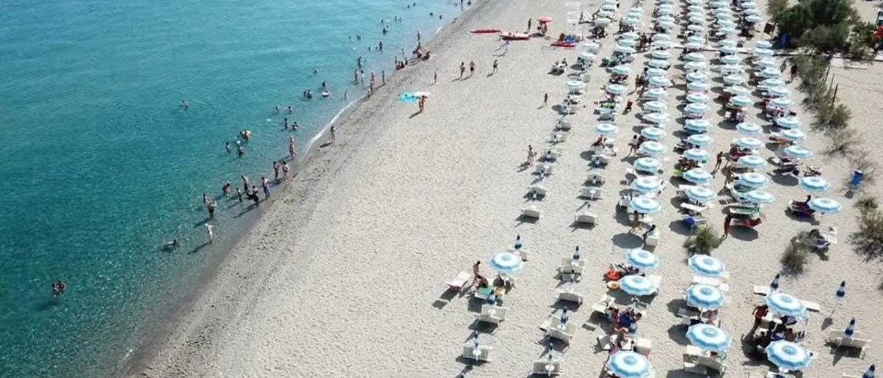 «Il mare è pulito»: i sindaci di Calopezzati e Cariati rassicurano dopo l’allarme lanciato per la discarica di Scala Coeli