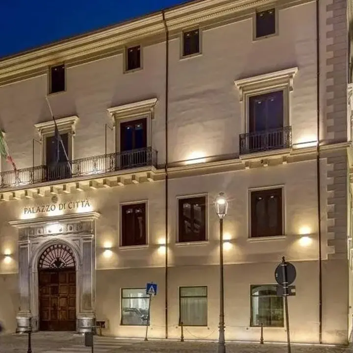 Corigliano Rossano, il dirigente nominato nomina a sua volta un esterno e gli altri vertici insorgono