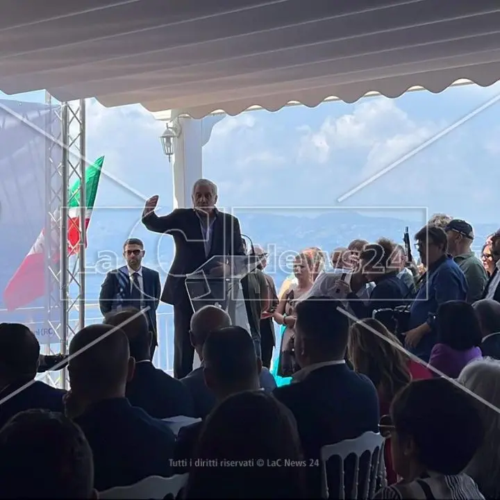 «Il prossimo G7 si faccia a Reggio Calabria»: la proposta di Tajani a Villa San Giovanni