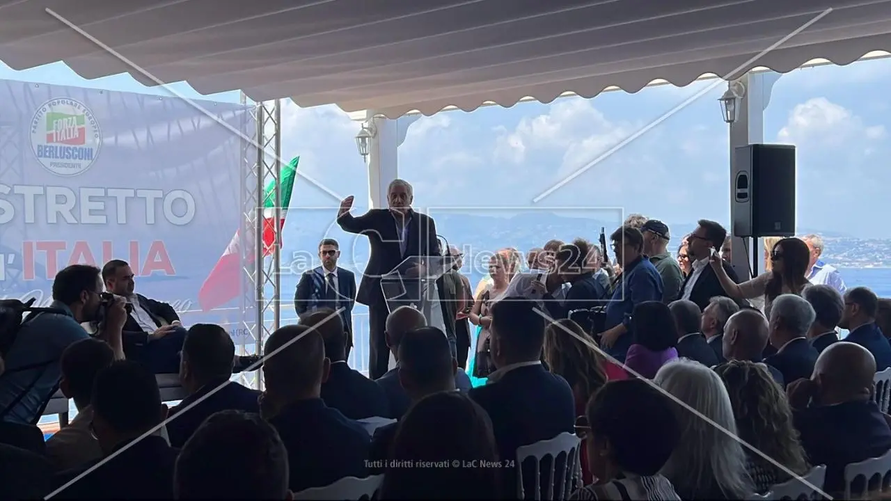 «Il prossimo G7 si faccia a Reggio Calabria»: la proposta di Tajani a Villa San Giovanni