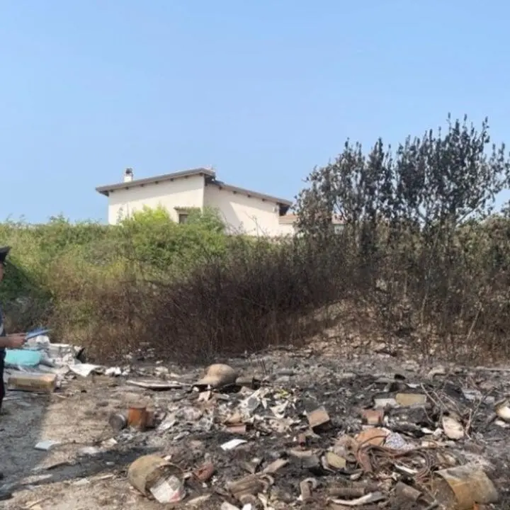 Roccella Jonica, appiccano un incendio a rifiuti speciali: due arresti
