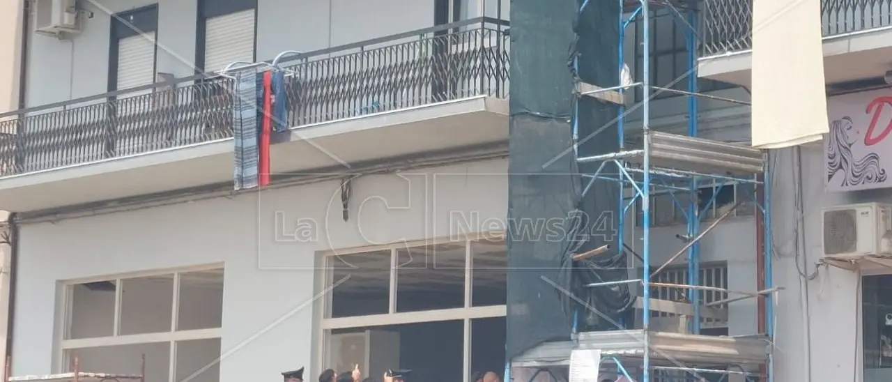 Incidente sul lavoro a Rosarno, operaio cade da un ponteggio e muore: indagini in corso