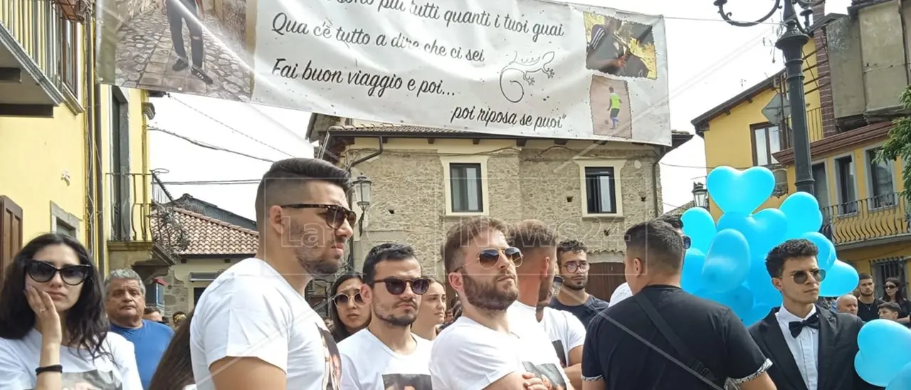 Incidente Trasversale Serre, l’ultimo saluto a Nicola e Bruno: «La morte pone fine ad una vita non ad un legame»