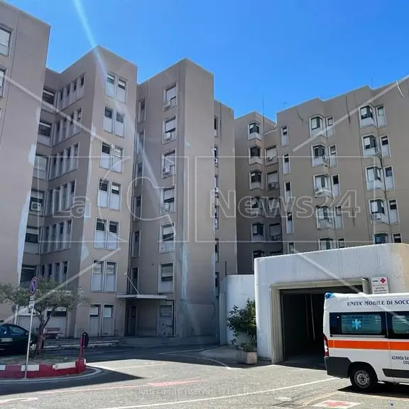 Pronto soccorso di Corigliano Rossano nel panico, 11 infermieri in malattia: turno coperto da un solo professionista