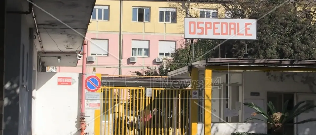 Pronto soccorso Vibo, mancano medici e in estate è ancora più emergenza: l’Asp ne cerca dieci