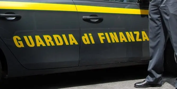 Vendeva immobili che poi non costruiva: sequestrati beni per 600mila euro a un imprenditore edile di Soverato