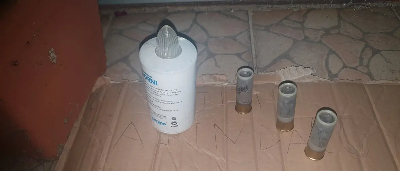 Intimidazione al sindaco neoeletto di Nardodipace, proiettili e un lumino davanti casa: «Dimettiti»