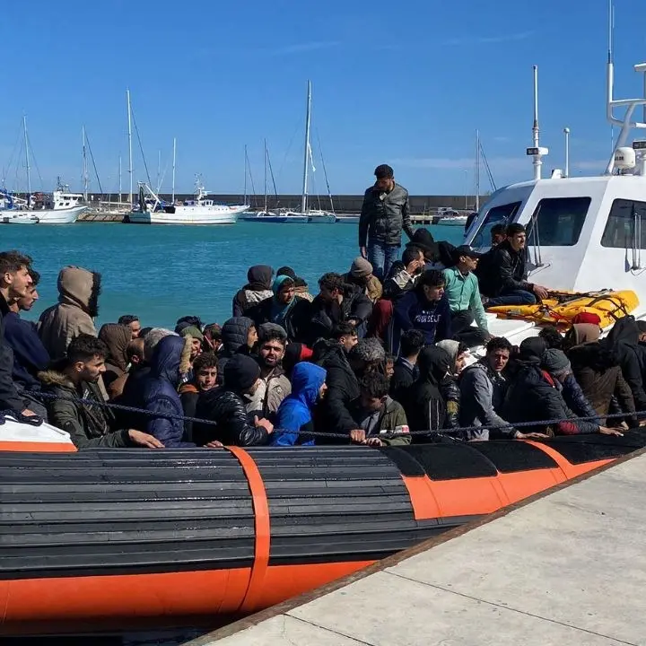 Nuovo sbarco di migranti a Roccella Ionica: arrivati in 96, tra cui 20 minori