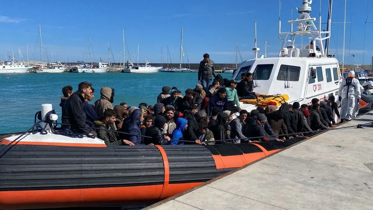 Nuovo sbarco di migranti a Roccella Ionica: arrivati in 96, tra cui 20 minori