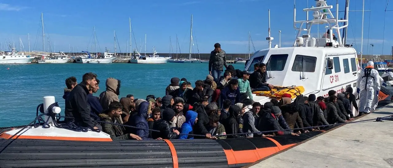 Nuovo sbarco di migranti a Roccella Ionica: arrivati in 96, tra cui 20 minori