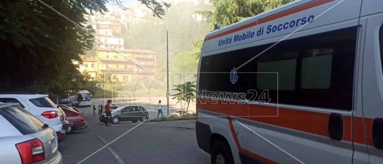 Acri, imbianchino 40enne cade da una scala: trasportato all’ospedale di Cosenza in elisoccorso