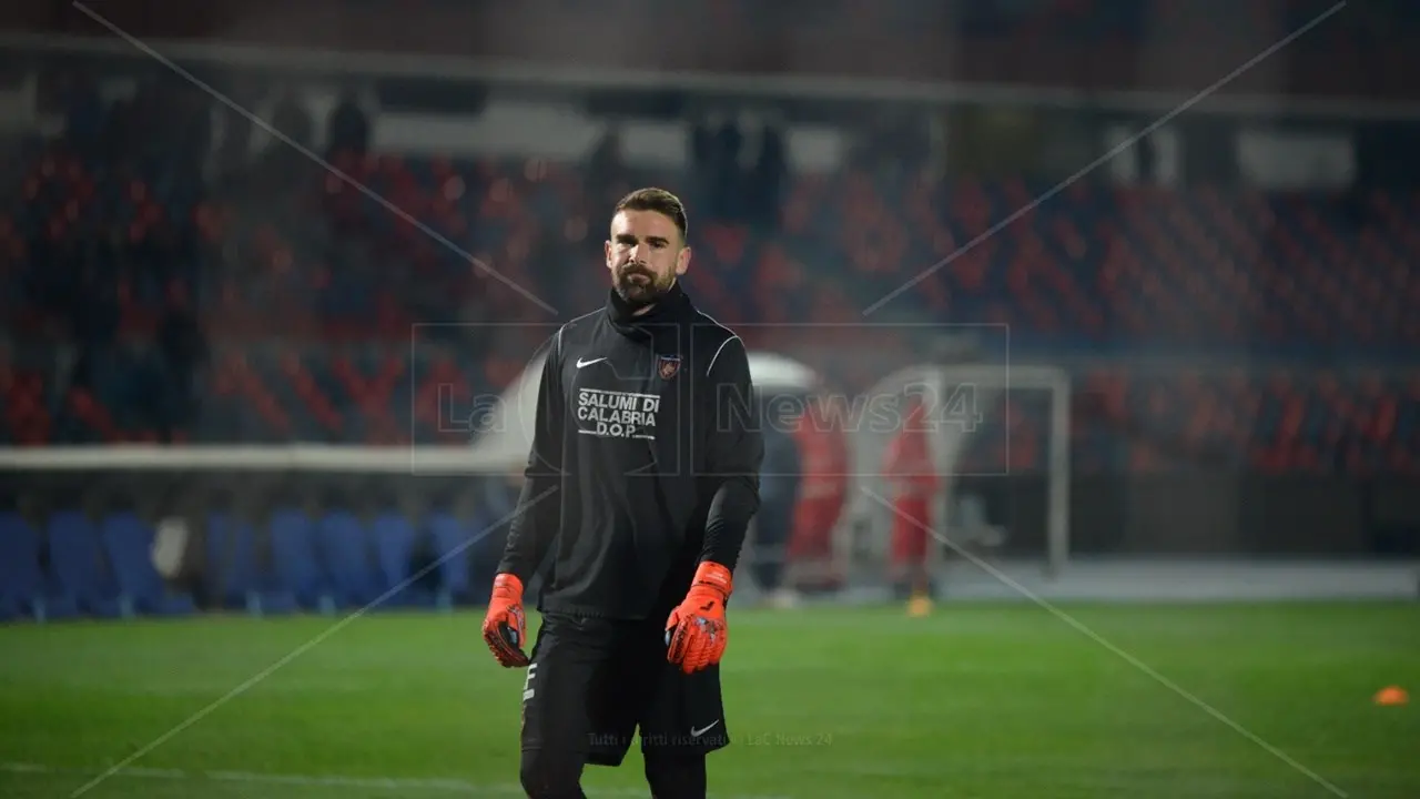 Calciomercato Cosenza, colpaccio Micai tra i pali. Il portiere: «I’m back»