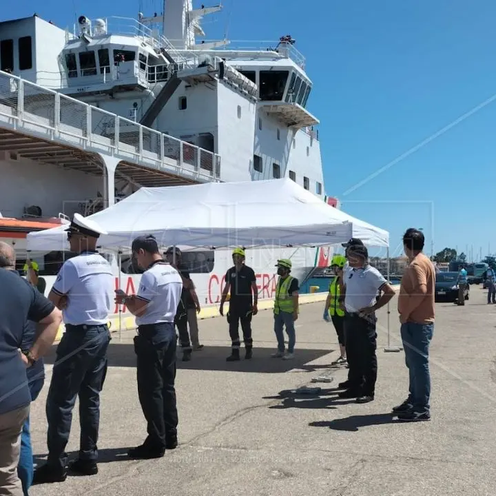 Reggio Calabria, giunti 400 migranti a bordo della nave Dattilo provenienti da Lampedusa