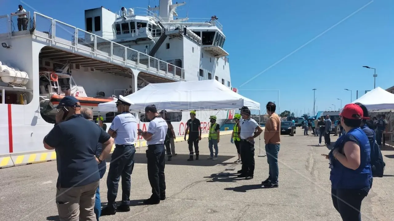 Reggio Calabria, giunti 400 migranti a bordo della nave Dattilo provenienti da Lampedusa