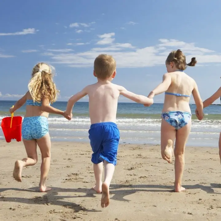 Calabria leader per spiagge a misura di bambino, i pediatri: «Merito anche di un’assistenza sanitaria efficiente»