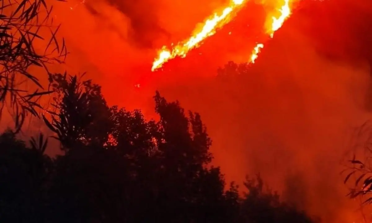 Lavoratori servizio antincendio boschivo, i sindacati: «Sia garantito il pagamento degli straordinari»