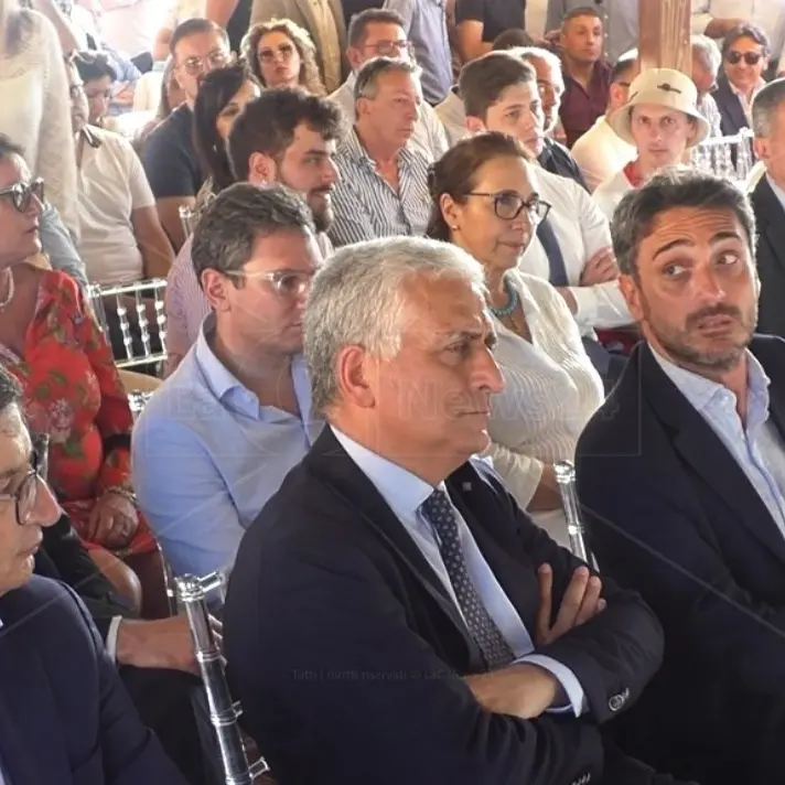 Il fascino (politico) di Calenda ammalia molti calabresi: anche il Pd in massa a Reggio per il nemico-amico di Renzi