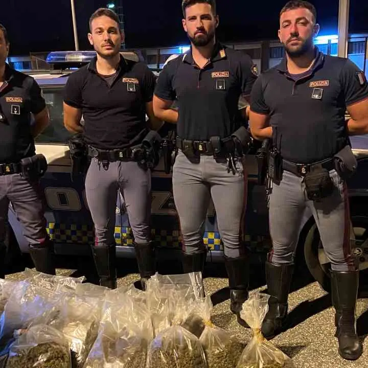 Rosarno, trovati in autostrada con 12 chili di cannabis nel bagagliaio: arrestati tre ventenni