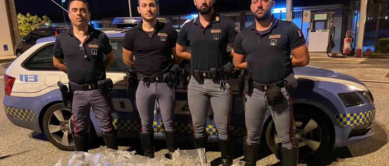 Rosarno, trovati in autostrada con 12 chili di cannabis nel bagagliaio: arrestati tre ventenni