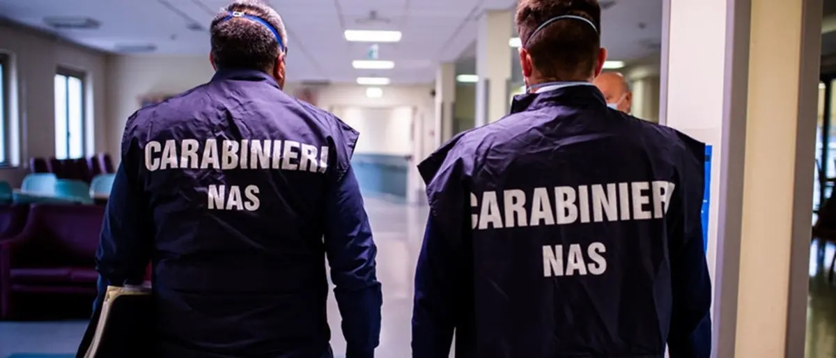 Sporcizia, farmaci scaduti, cibo avariato e solo 2 operatori per 31 anziani invalidi, sequestrata casa di riposo nel Reggino