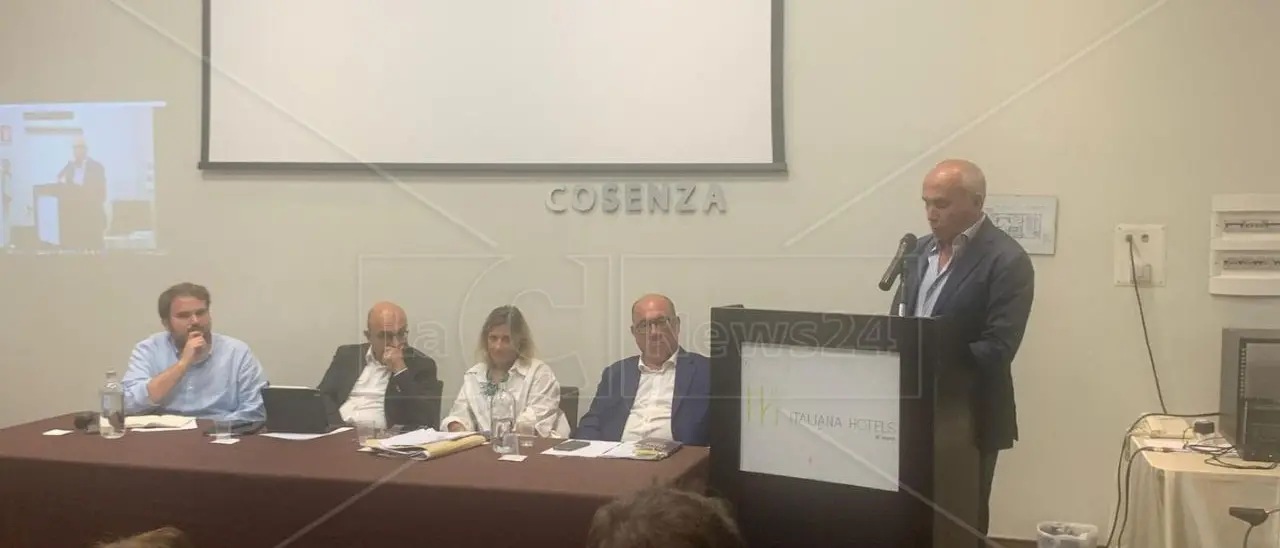Nuovo ospedale di Cosenza, ancora un affondo di Caruso contro Occhiuto: «È un bugiardo»