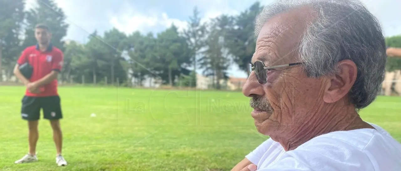 Dopo oltre 40 anni si ammaina l’ultima bandiera: i rossoblù salutano anche il massaggiatore Carlo Sposato