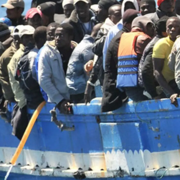 Sette sbarchi nella notte a Lampedusa, predisposti traferimenti dei migranti anche verso Reggio Calabria