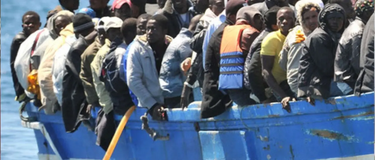 Sette sbarchi nella notte a Lampedusa, predisposti traferimenti dei migranti anche verso Reggio Calabria