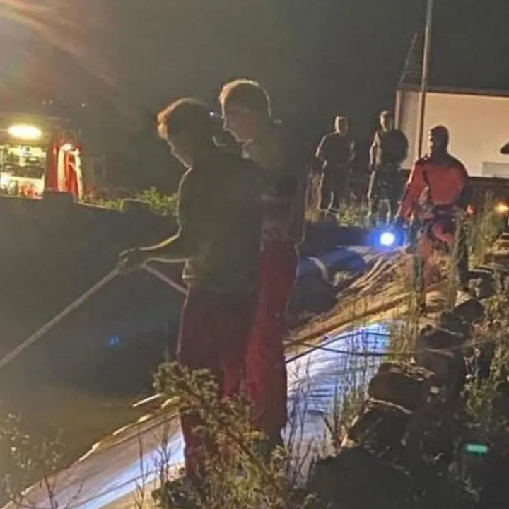 Due fratellini di 6 e 7 anni annegano in una vasca d’irrigazione: si erano allontanati da casa mentre i genitori riposavano