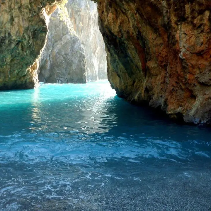 Per l’Arcomagno l’estate parte col botto: oltre 5mila turisti nella prima settimana di visite controllate