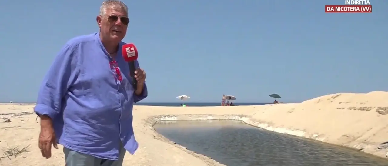 Le telecamere di LaC a Nicotera, operatori turistici e bagnanti stanchi delle promesse: «È ora di intervenire»